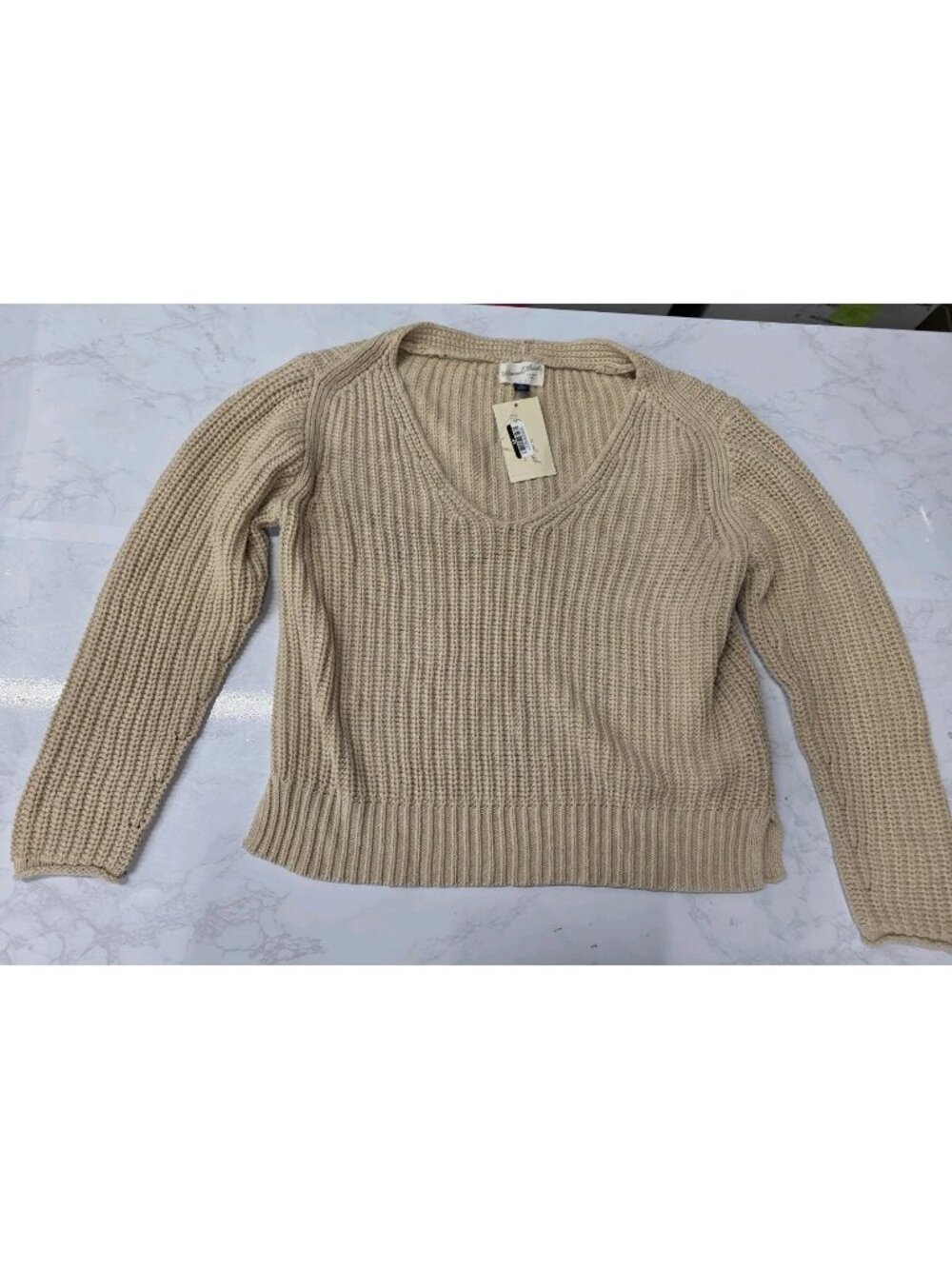 Universal Thread Women’s XS Beige Chunky Knit V Neck Pullover Sweater. WL472